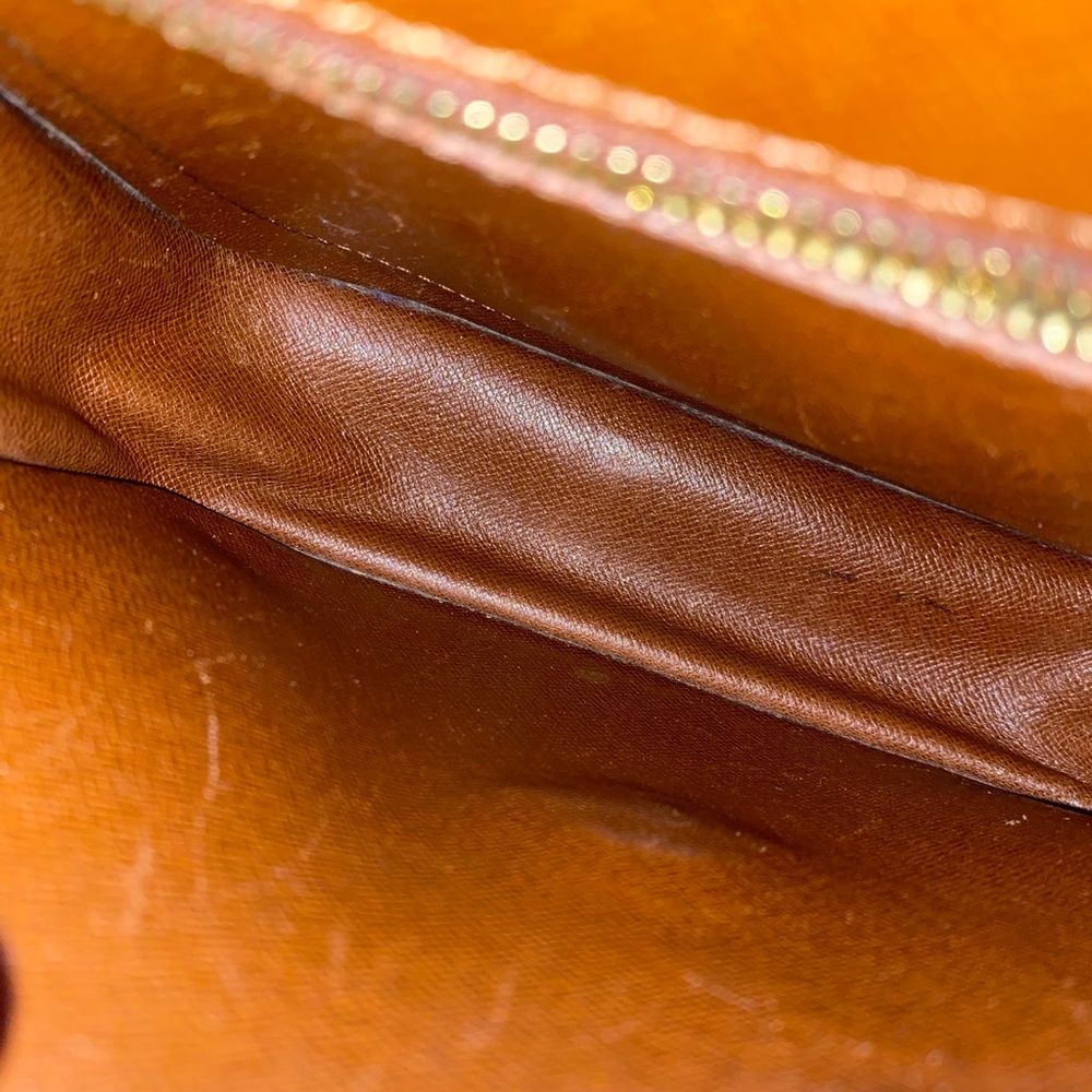 Louis Vuitton Saint Cloud Crossbody Bag - Picture 11 of 16